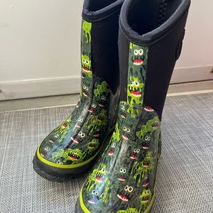 Storm by cougar Winter snow boots size 12 kids